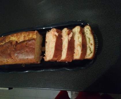 Cake au saumon et fromage ail et fines herbes