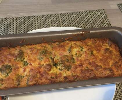 Cake aux brocolis, lardons et moutarde
