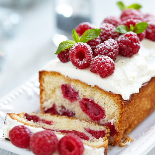 Cake aux framboises et à la menthe