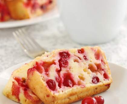 Cake aux groseilles parfumé au coquelicot
