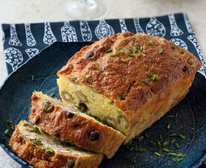 Cake aux olives et aux noisettes