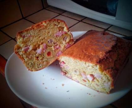 Cake aux olives et jambon
