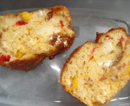 Cake aux poivrons, tomates séchées et chèvre