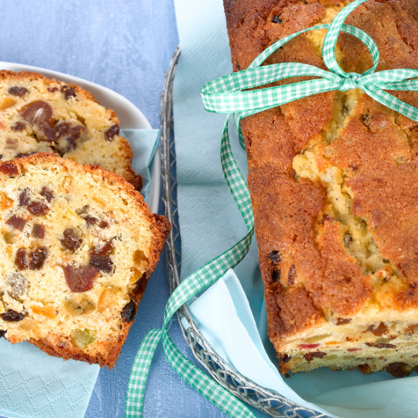 Cake aux pruneaux et aux raisins secs