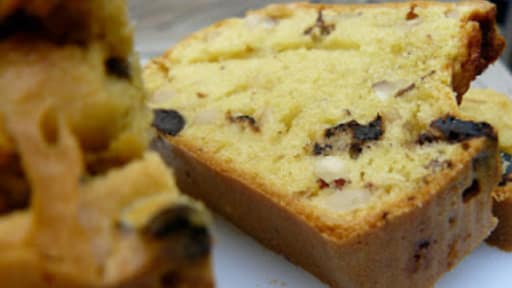 Cake méditerranéen et sauce épicée au yaourt