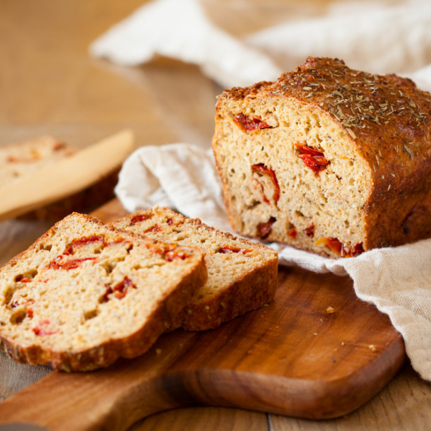 Cake salé aux tomates séchées au Thermomix