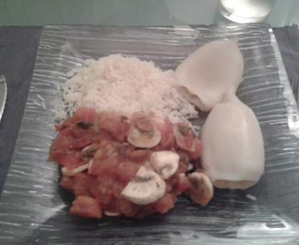Calmar (seiches) à la tomate et aux champignons