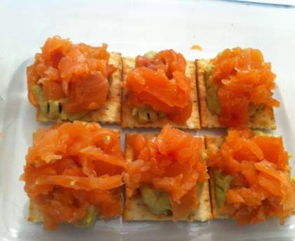 Canapés d'avocats au saumon fumé