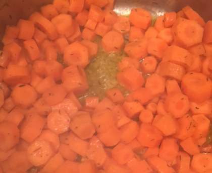 Carottes à la crème parfumées au thym