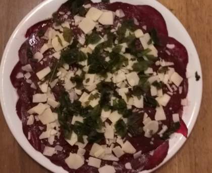 Carpaccio de betterave crue, parmesan et basilic