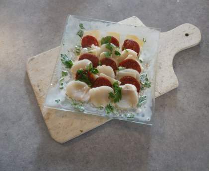 Carpaccio de Saint-Jacques au parmesan et au chorizo