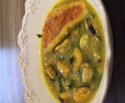 Cassolette de rougets et moules au curry
