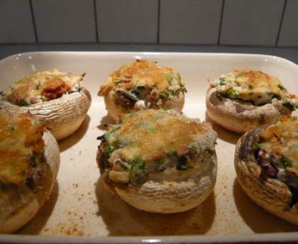 Champignons farcis au bibeleskaes (fromage blanc alsacien) et chorizo