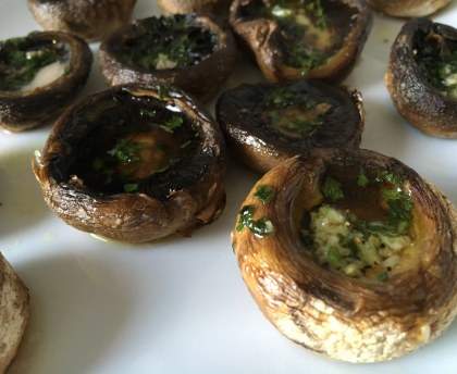Champignons farcis en persillade