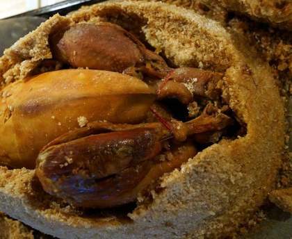 Chapon en croûte de sel