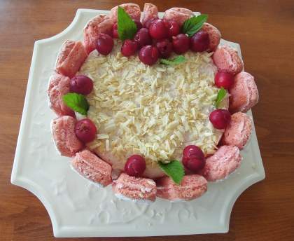 Charlotte au kirsch, à la ricotta et aux cerises