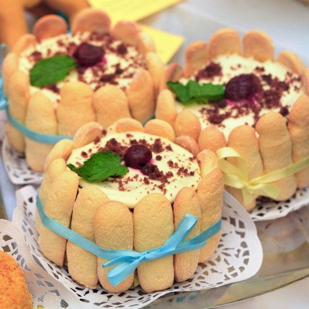 Charlotte aux cerises et au mascarpone