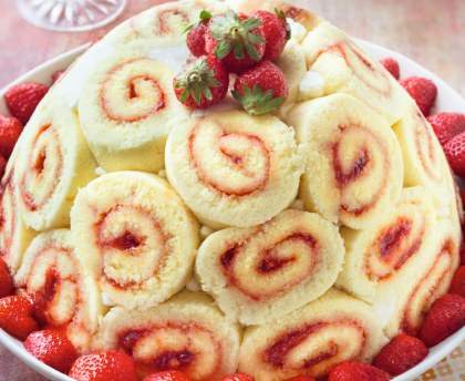 Charlotte royale aux fraises et sa mousse coco / citron vert