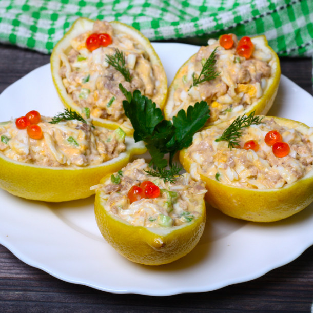 Citrons farcis à la crème de thon de Luana Belmondo