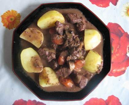 Civet de biche mariné à la gelée de groseilles rouges