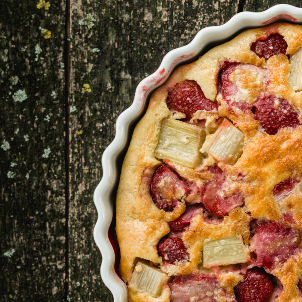 Clafoutis à la rhubarbe et aux amandes