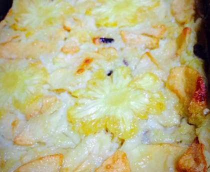 Clafoutis à l'ananas, au raisin et aux pommes