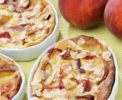 Clafoutis fondants aux pêches et à la cannelle
