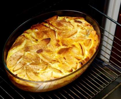 Clafoutis pommes, miel et raisins secs