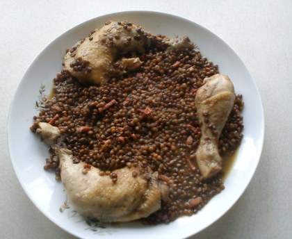 Cocotte de lentilles et poulet au lard