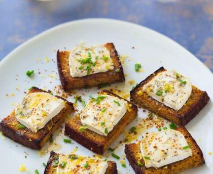 Coeur de chèvre sur canapés de pain d'épices