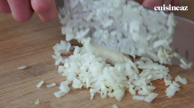 Comment ciseler ou émincer un oignon ? en vidéo