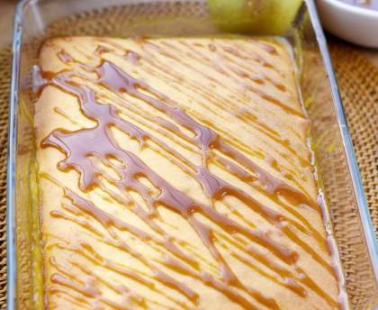 Compote de pommes coiffée de son gâteau