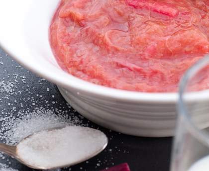 Compote de rhubarbe gourmande au four