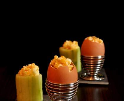 Concombre garni aux oeufs durs et au maïs