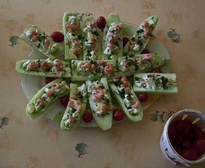 Concombres farcis pommes avocats et crevettes