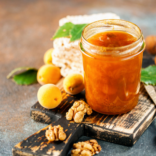 Confiture d'abricots aux amandes