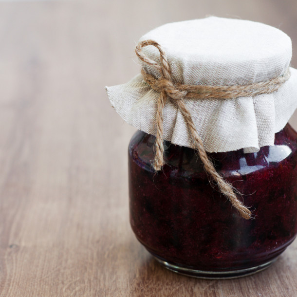 Confiture de noix vertes