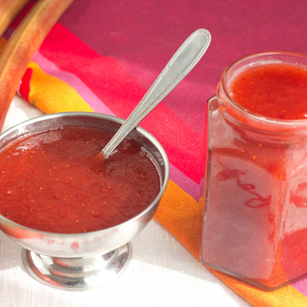 Confiture de rhubarbe, framboises et groseilles
