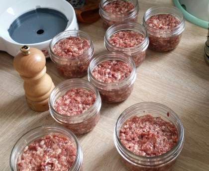 Conserve de pâté de porc