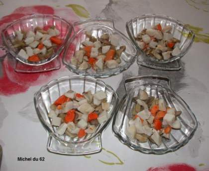 Coquilles Saint-Jacques gratinées avec fondue de carottes et poireaux