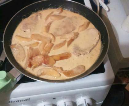 Côtes de porc au curry et aux pommes
