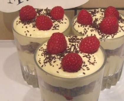 Coupe de framboises et de cookies au mascarpone