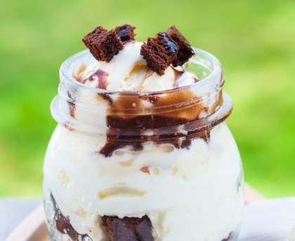 Coupe 'hot chocolate brownie'