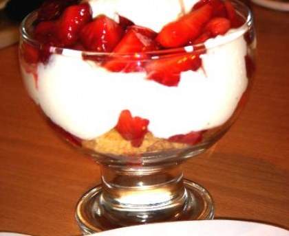 Coupes de fraises à la crème façon tarte