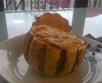 Courge farcie à la chair à saucisse et vache qui rit