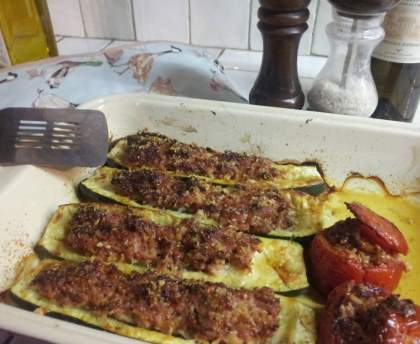 Courgettes et tomates farcies au parmesan et à la chair à saucisse