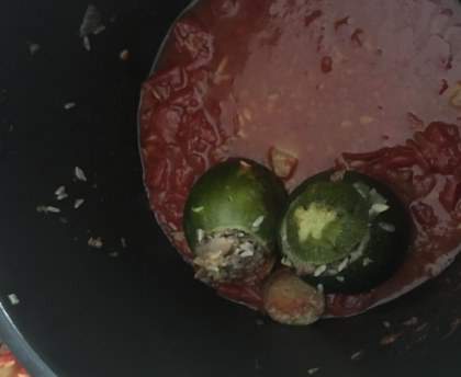 Courgettes farcies à la sauce tomate à la libanaise