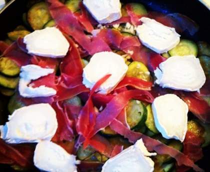 Courgettes sautées au jambon et au chèvre