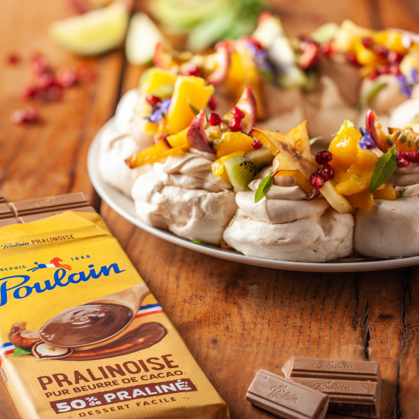 Couronne de pavlova à la Pralinoise et aux fruits exotiques