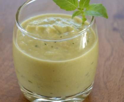 Crème de courgettes au basilic et parmesan